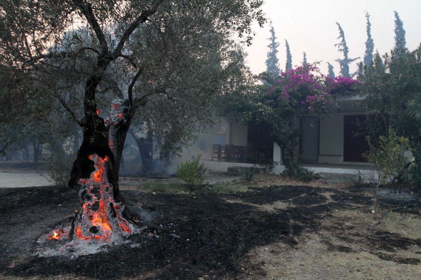 Καίγεται για 3η ημέρα η Εύβοια -Στάχτη 20.000 στρέμματα δάσους