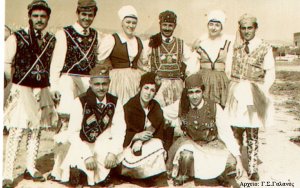 Ο παλιός Χορευτικός Σύλλογος Καμιναράτων (εικόνες)