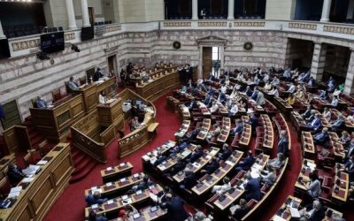 Κορονοϊός: Κατέληξε σε ηλικία 52 ετών ο γιατρός της Βουλής