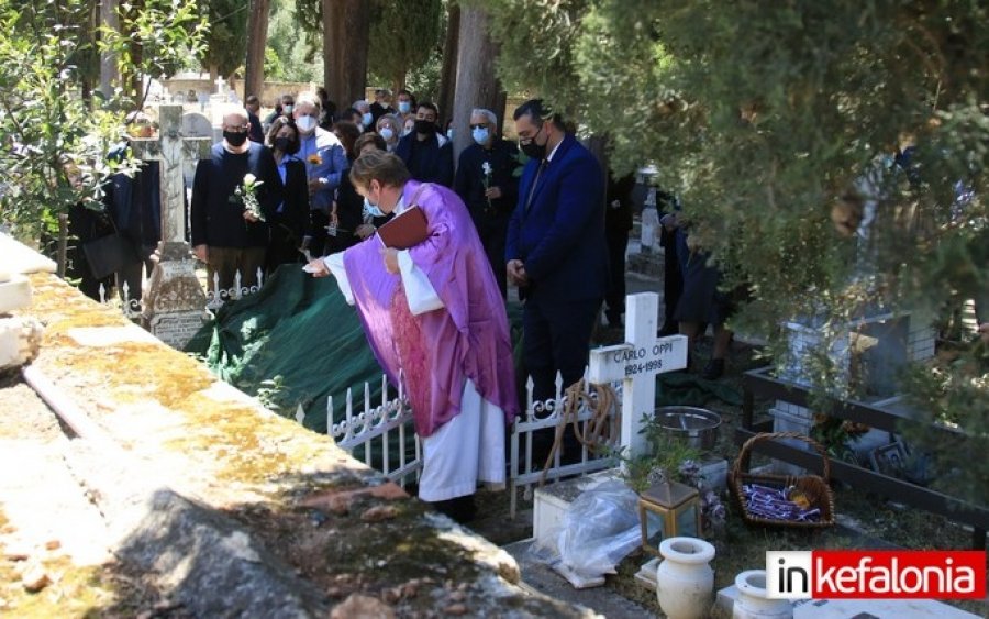 Αργοστόλι: Το "τελευταίο αντίο" σε έναν σημαντικό Κεφαλονίτη, τον Αγγελοδιονύση Δεμπόνο (εικόνες)