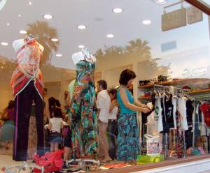 Ιδιωτικοί υπάλληλοι: Μειώνονται μισθοί, αλλάζει το ωράριο, προς τα κάτω οι αποζημιώσεις!