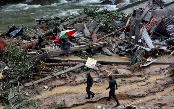 Χάος απο πλημμύρες και κατολισθήσεις στη Σρί Λάνκα, 146 νεκροί