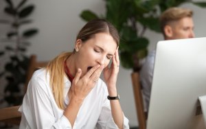 Φαγητό: Γιατί νιώθουμε κούραση μετά το γεύμα;