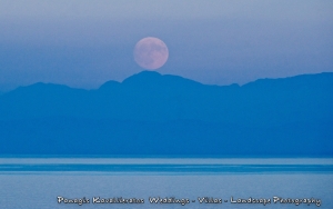 Το ολόγιομο φεγγάρι στην όμορφη Σκάλα (εικόνες)