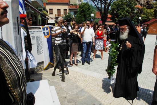 &quot;Δεν είμαστε αποικία&quot;! Χειμαρρώδης ομιλία Ιερώνυμου και επίθεση κατά Ρεπούση