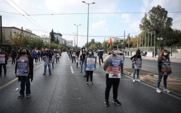 ΕΛΜΕΚΙ: Ψήφισμα ενάντια στον αυταρχισμό της Κυβέρνησης στη συμβολική συγκέντρωση της Αθήνας