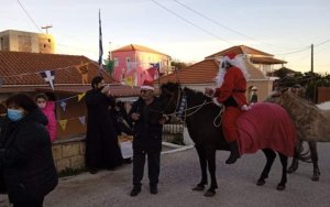 Ο Άι Βασίλης και φέτος θά’ ρθει στα Καμιναράτα καβάλα στο άλογο του