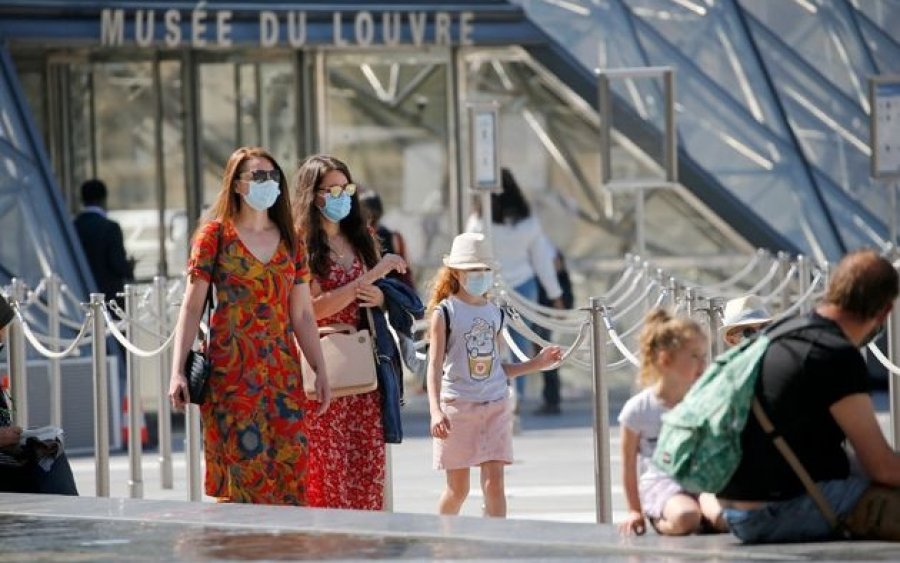 Γαλλία: Άρση του lockdown και τέλος της χρήσης μάσκας στους εξωτερικούς χώρους