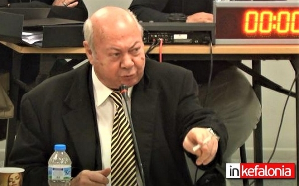 Αλέξανδρος Παρίσης: "Στο `να χέρι το τσιγάρο, στ' άλλο χέρι το μπεγλέρι..."