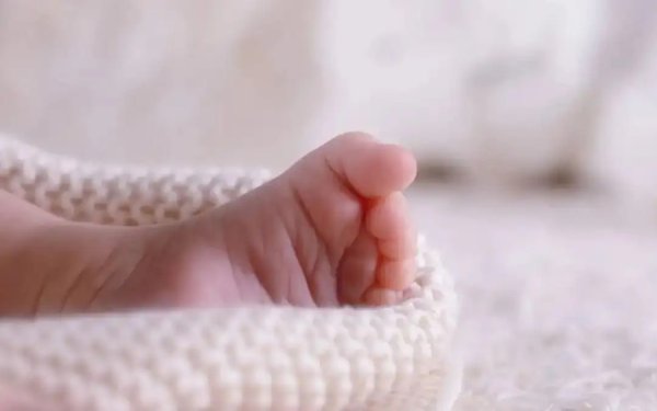 ΕΛΣΤΑT: 2.873 λιγότερες οι γεννήσεις παιδιών το 2025 στην Ελλάδα – Ραγδαία αύξηση στην ηλικία μητρότητας μετά τα 40
