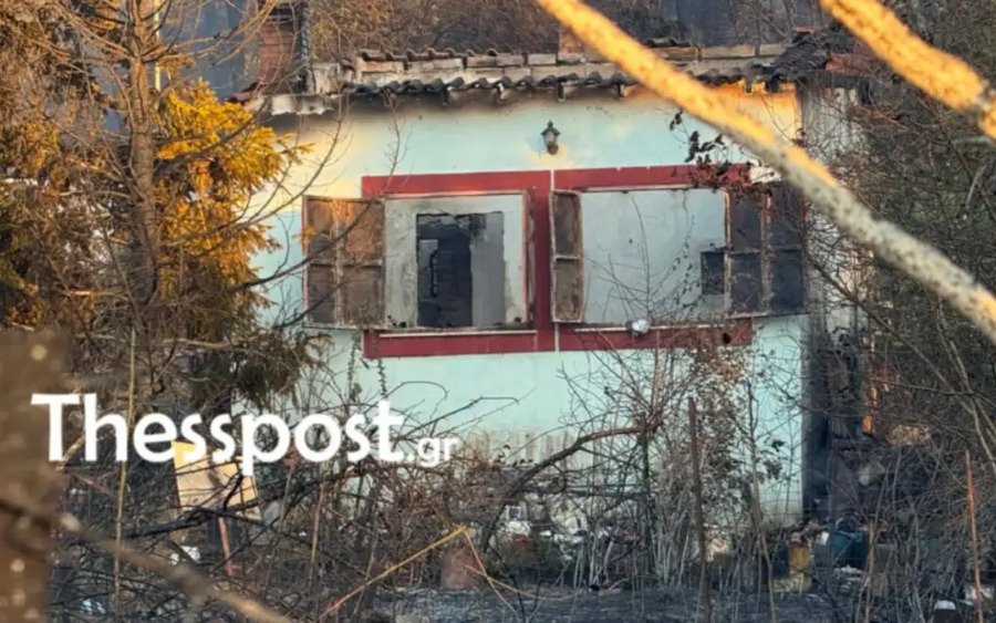Φωτιά στο Ωραιόκαστρο: Πάλευε να σώσει το σπίτι του ο 66χρονος που βρέθηκε νεκρός – Αναμένεται η ταυτοποίηση της σορού του 12χρονου γιου του