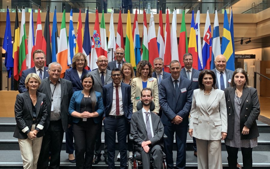 Εκδήλωση στην ΠΙΝ στο πλαίσιο του προγράμματος «Σχολεία-Πρέσβεις Ευρωπαϊκού Κοινοβουλίου» - Θα συμμετάσχει το Γυμνάσιο με Λυκειακές τάξεις Μεσοβουνίων