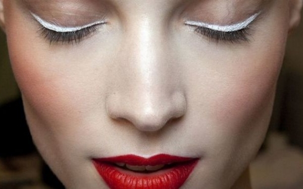 Το λευκό μολύβι είναι πιο χρήσιμο απ’ όσο νομίζετε. Δείτε πόσες διαφορετικές χρήσεις έχει.