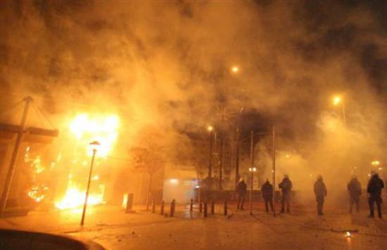 Η Αθήνα μετρά τις πληγές της...