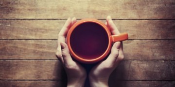 Πόσο καφέ πρέπει να πίνεις για να μη βλάψεις τα οστά σου