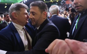 ΠΑΣΟΚ: Πρόσωπο του Συνεδρίου ο Νικόλας Φαραντούρης – Προς οριστικοποίηση η «πράσινη» μεταγραφή του Κεφαλονίτη ευρωβουλευτή