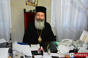 Οι ευχές του Μητροπολίτη Κεφαλληνίας για τα Χριστούγεννα – Κανταδόροι του έψαλαν τα κάλαντα (εικόνες + video)