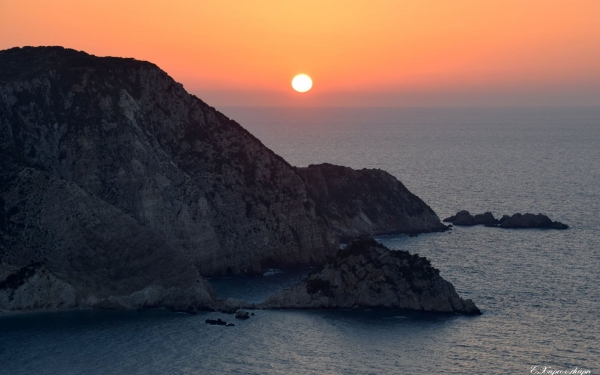 Μαγεύει το ηλιοβασίλεμα στους Πετανούς (εικόνες)