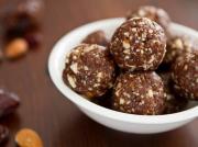 Απίθανα σοκολατομπαλάκια: υγιεινό γλυκό για παιδιά
