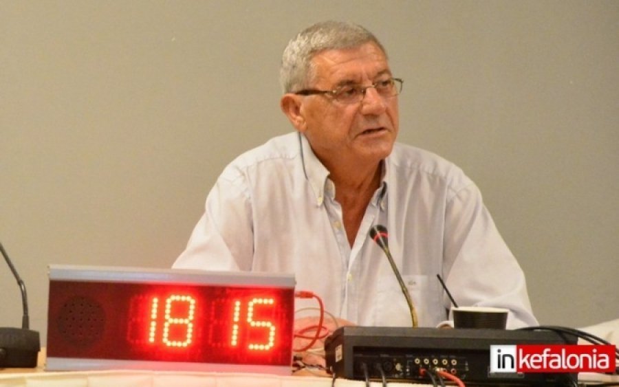 Βαλλιανάτος σε Παπαναστασάτο : «Ρατσιστικό» παραλήρημα αυτά που γράφεις - Προκαλούν εμετό
