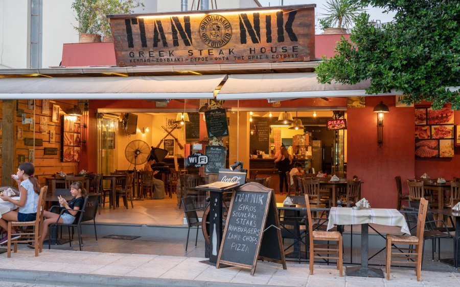Το ΠΑΝ ΝΙΚ αναζητά σερβιτόρο/α &amp; διανομέα