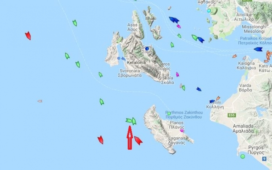 Πλοίο πλέει ακυβέρνητο κοντά στη Ζάκυνθο