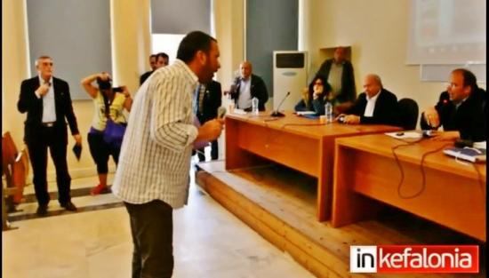 Δημοτικό Συμβούλιο στο Ληξούρι και ο "κατήφορος" συνεχίζεται… Φύγετε να γλιτώσει η Κεφαλονιά! (video)