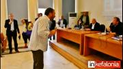 Δημοτικό Συμβούλιο στο Ληξούρι και ο "κατήφορος" συνεχίζεται… Φύγετε να γλιτώσει η Κεφαλονιά! (video)