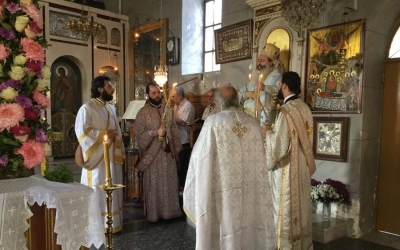 Πρωινή Αρχιερατική Θεία Λειτουργία στον Άγιο Παντελεήμονα Πουλάτων (εικόνες)