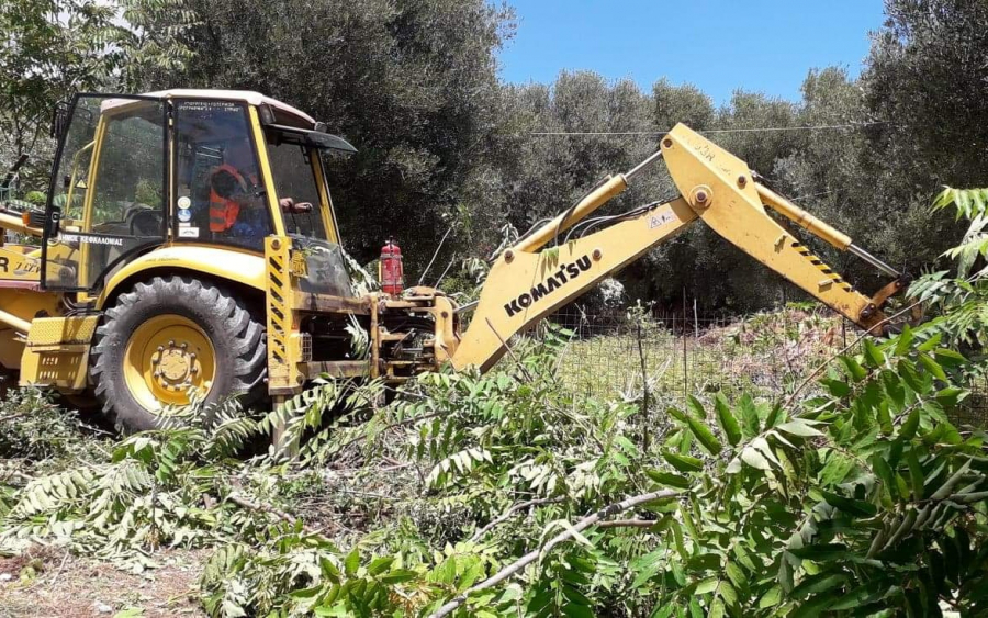 Συνεχίστηκαν και σήμερα οι εργασίες καθαριότητας στα Πουλάτα