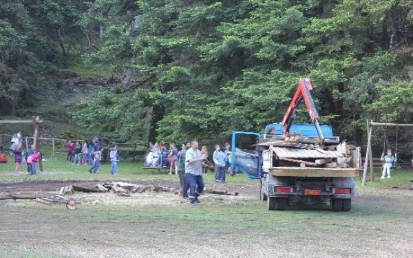 Καθάρισαν το κεντρικό πάρκο του Εθνικού Δρυμού Αίνου