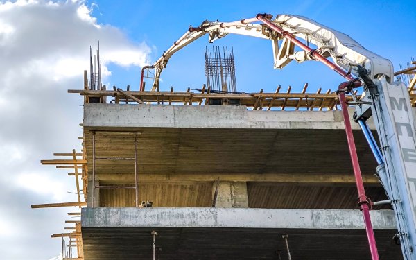 Μέτρα για τη στεγαστική κρίση: Τι αλλάζει για ιδιοκτήτες, ενοικιαστές και κατασκευαστές