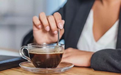 Όλα όσα πρέπει να γνωρίζετε για τον καφέ – Πώς επιδρά στον ανθρώπινο οργανισμό και τι δείχνουν οι έρευνες