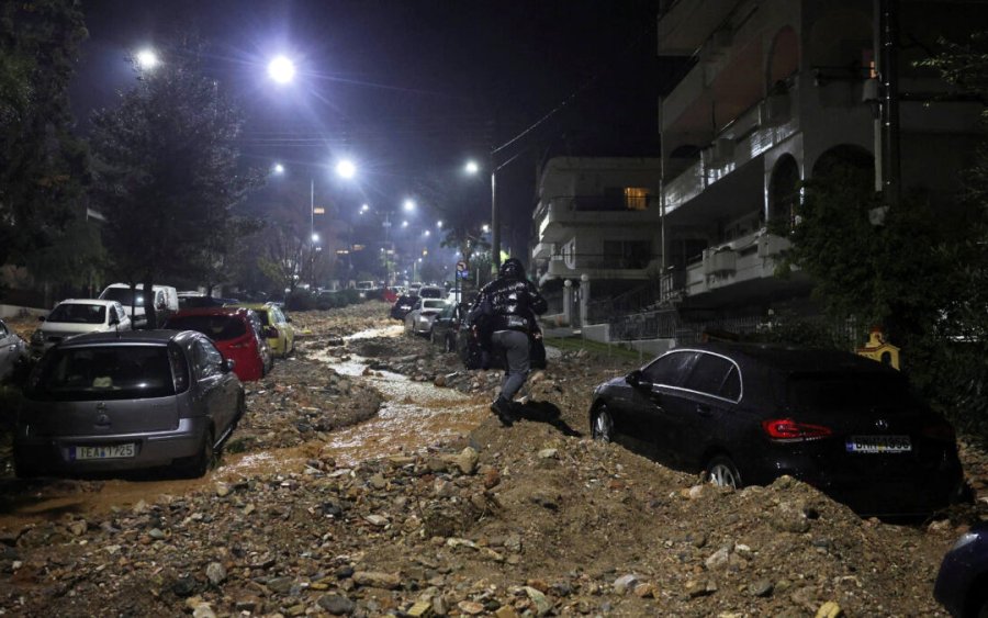 Φονική κακοκαιρία με δύο νεκρούς, πλημμύρες και καταστροφές - Που χτυπάει σήμερα