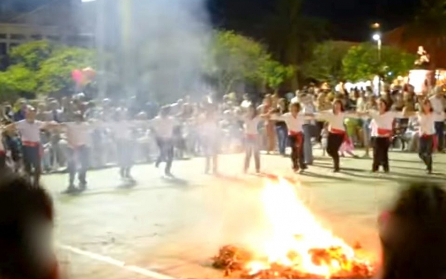 Τα έθιμα του Αι Γιαννιού του Λαμπαδιάρη στην Κεφαλονιά – Οι ανύπαντρες κοπέλες - Οι φωτιές- Τα μαντικά έθιμα - Ο Κλήδονας - Ο Γληγοράκης