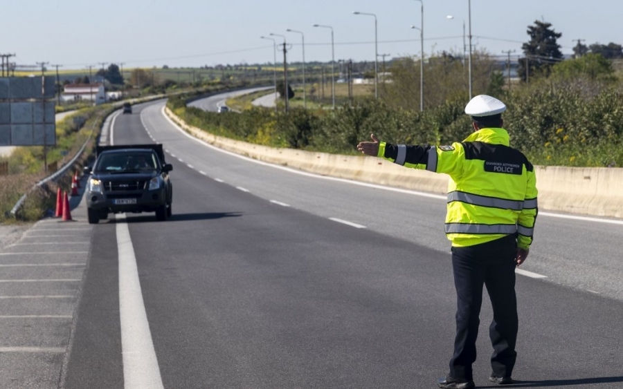 Πάσχα σε σπίτια και μπαλκόνια κάνουν οι Έλληνες - Σε εφαρμογή τα μέτρα