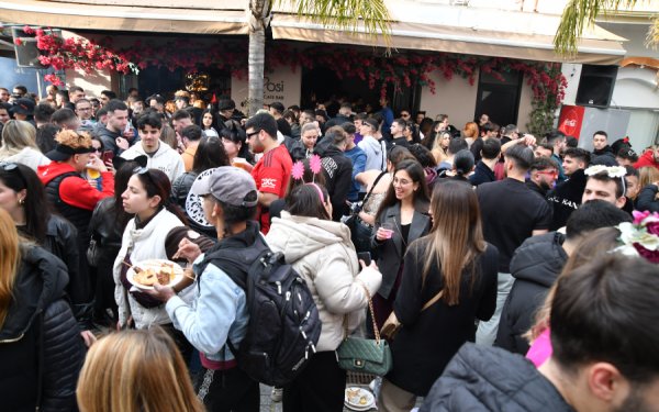 Τσικνοπέμπτη στο Cosi: Τσίκνα, Κέφι & Χορός στο Φουλ!