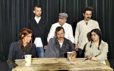 Η θεατρική παράσταση "Το Άσπρο - Μαύρο του Κόσμου" απόψε στον Πόρο!