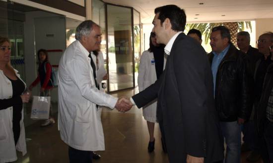 Επίσκεψη Τσίπρα στο Νοσοκομείο - Άκουσε τα προβλήματα γιατρών και εργαζομένων