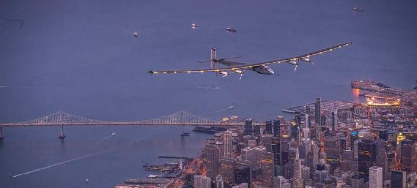 Iστορική πτήση από ηλιακό αεροσκάφος -Πέταξε πάνω από τον Ειρηνικό [εικόνες]