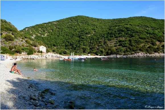 Αγία Ιερουσαλήμ : Μια υπέροχη παραλία "κρυμμένη" μέσα στο βουνό