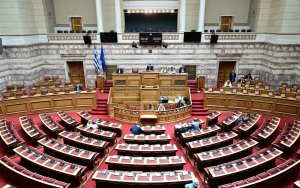 Με 297 βουλευτές για πρώτη φορά η Βουλή - Τρεις Σπαρτιάτες χάνουν την έδρα τους