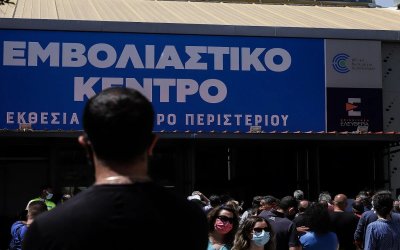 Μισή Ελλάδα έχει προγραμματίσει ραντεβού εμβολιασμού, «πρωταθλητές» οι 50άρηδες