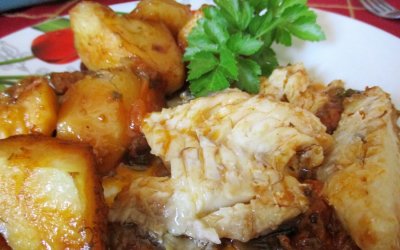 Κοκκινόψαρο με πατατούλες στο φούρνο από την Σία Λαδά