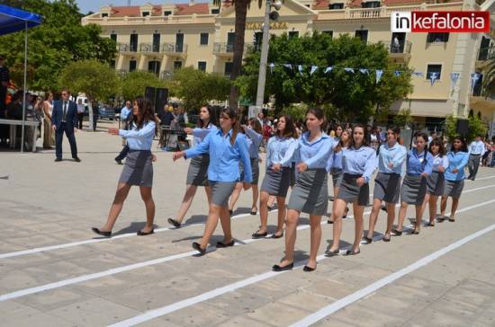 Η παρέλαση για την επέτειο της Ενωσης των Επτανήσων (video)