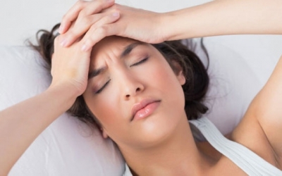 8 συνήθειες που δεν ήξερες ότι σου προκαλούν πονοκέφαλο