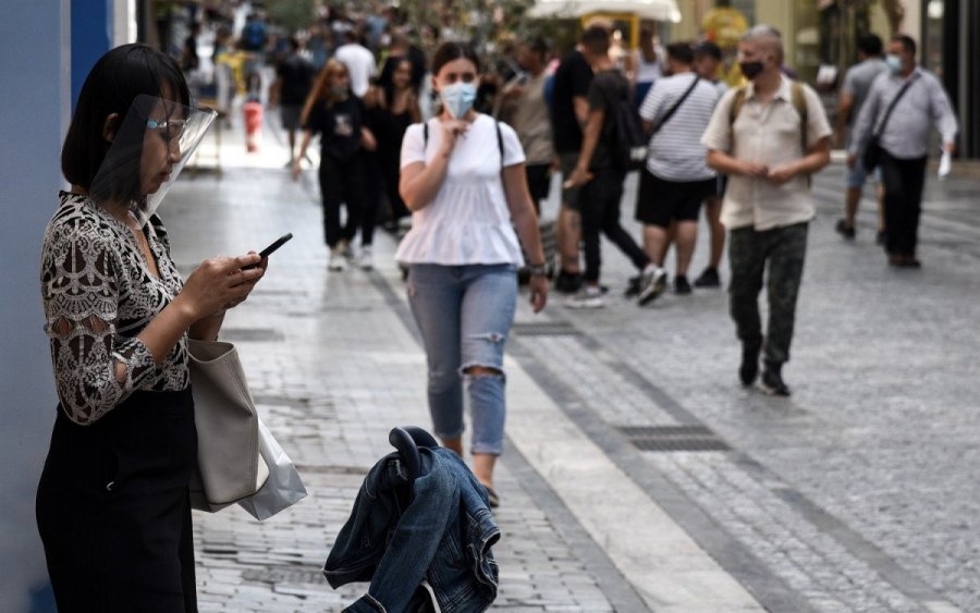 Ανακοινώνονται αλλαγές στις μάσκες σε κλειστούς χώρους