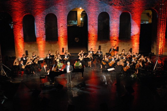 "Μην παίρνεις όρκο στο Φεγγάρι..." - Η Ορχήστρα Νυκτών Εγχόρδων της Πάτρας στην Κεφαλονιά