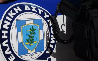 Άγρια δολοφονία στην Γλυφάδα - Σκότωσε με απανωτές μαχαιριές το σύντροφο της μητέρας του