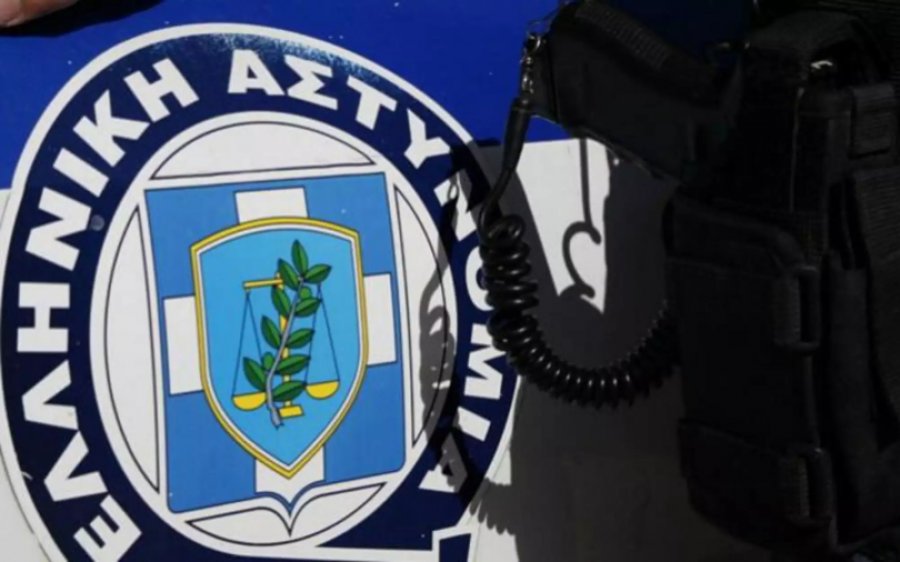 Άγρια δολοφονία στην Γλυφάδα - Σκότωσε με απανωτές μαχαιριές το σύντροφο της μητέρας του